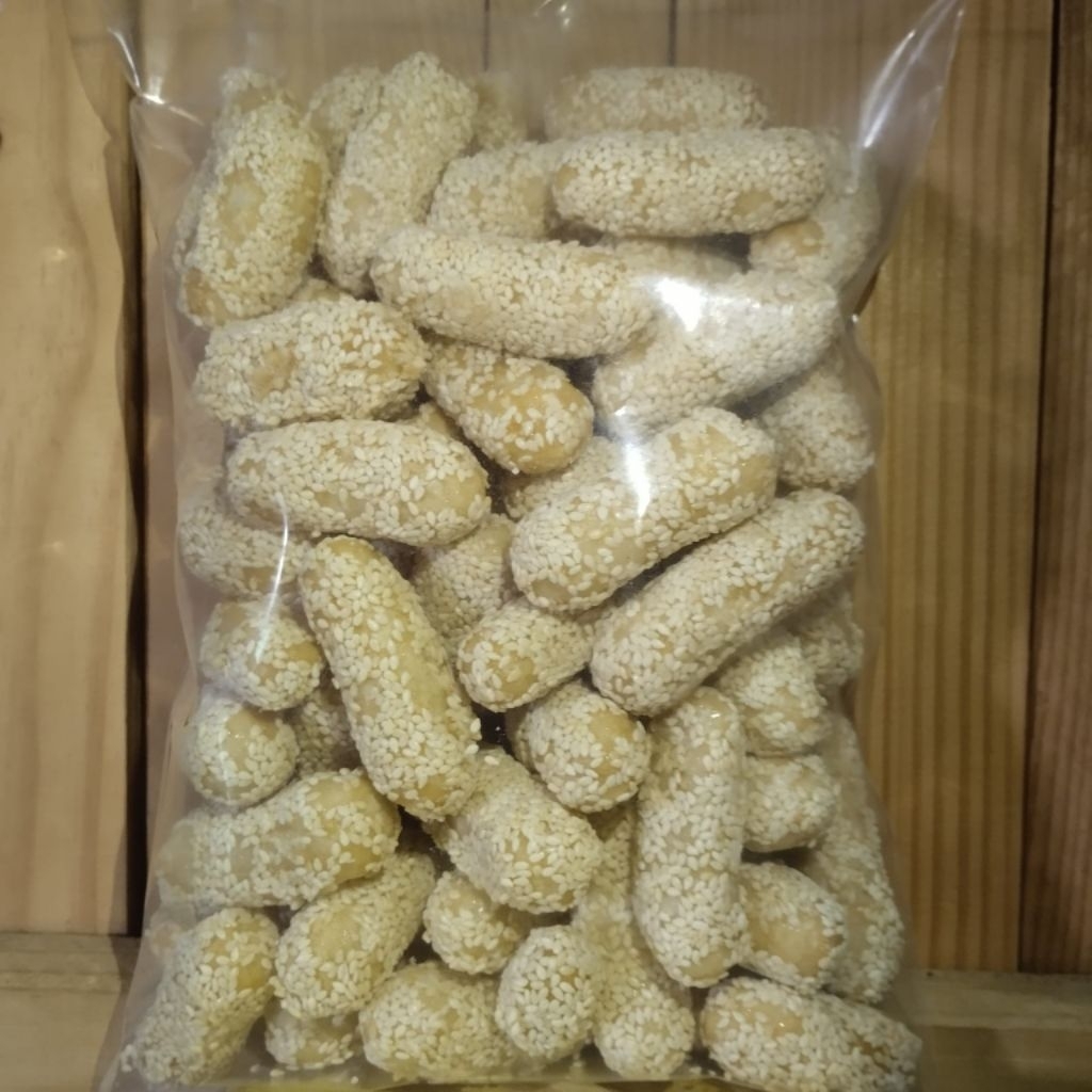 

Cemilan enak donat mancho wijen kemasan 250 gram free bubble wrap