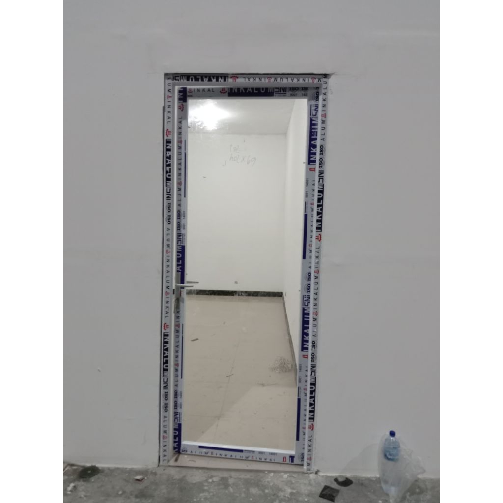 pintu swing aluminium kaca