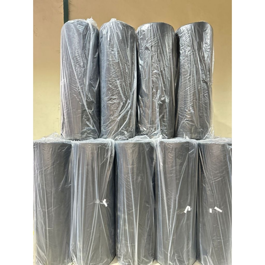 

Bubble Wrap Hitam 125cm x 50m dengan Core