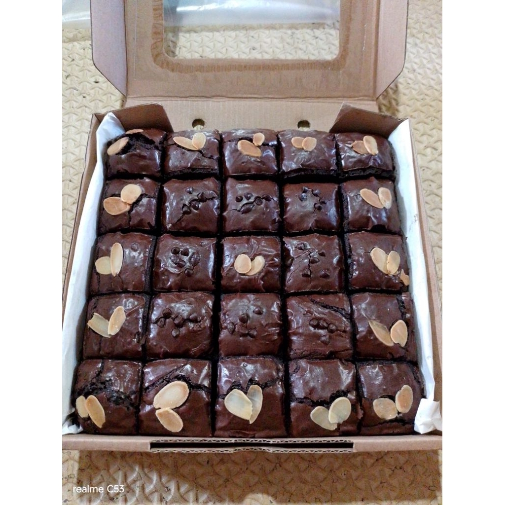 

FUDGY BROWNIES by Ulala foodie