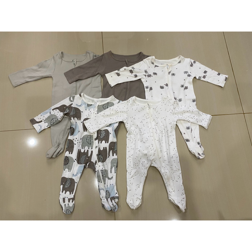 PRELOVED | JUNIORS Jumper / Sleepsuit baby girl / Bayi perempuan size Newborn