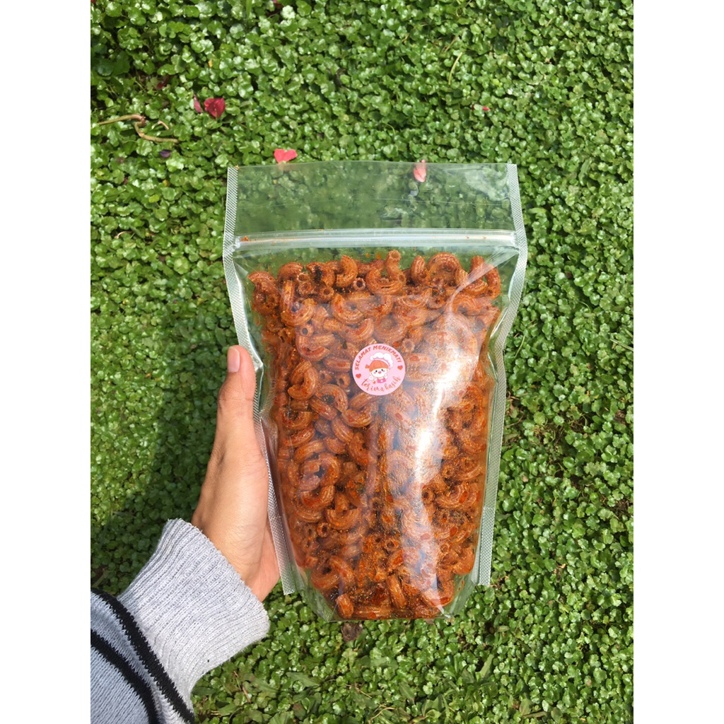 

SEBRING SEBLAK KERING MAKARONI BANTET ASIN PEDAS GURIH ISI 500g