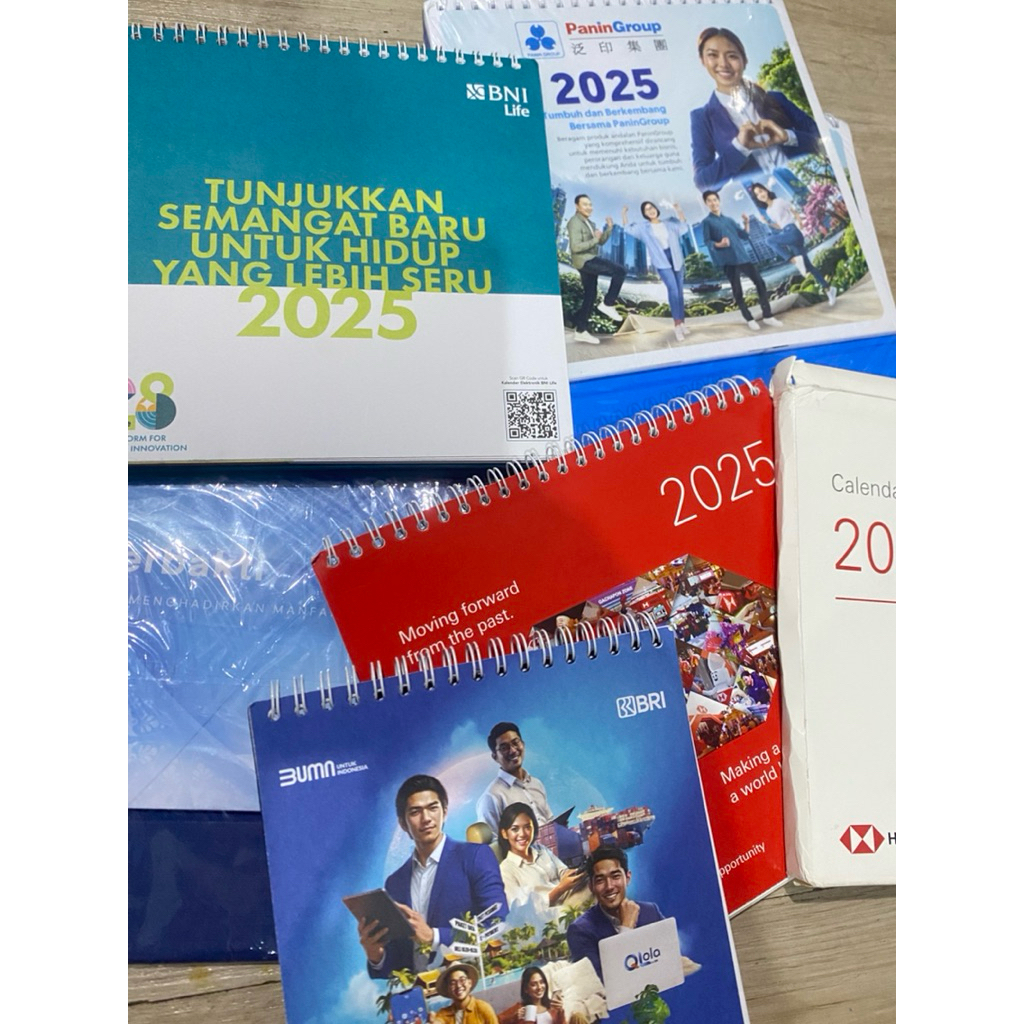 

KALENDER 2025 BANK BUMN BCA BNI BRI HSBC