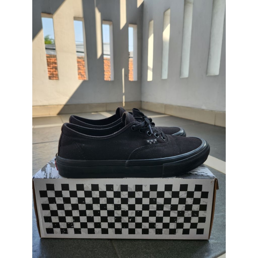 Sepatu Vans Authentic Pro Skate Size 42 (27cm) second