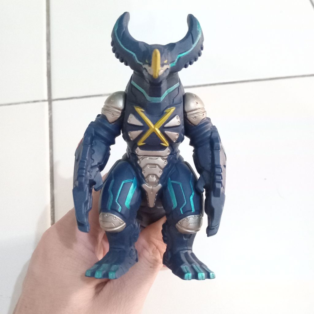 Sofubi bandai ultra monster 500 series cyber gomora