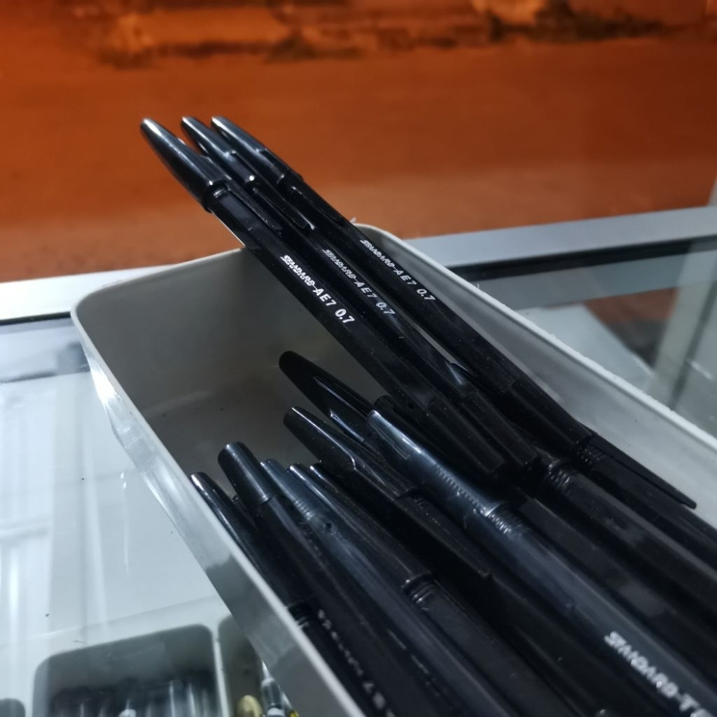 

Pulpen Standard AE 7 0.7