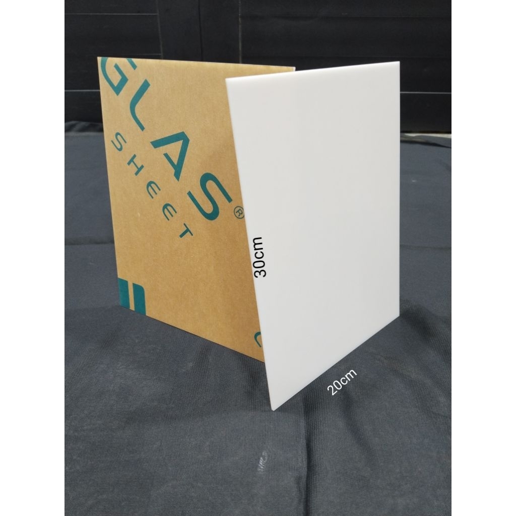 

Akrilik Putih susu Tebal 2mm ukuran 20x30cm