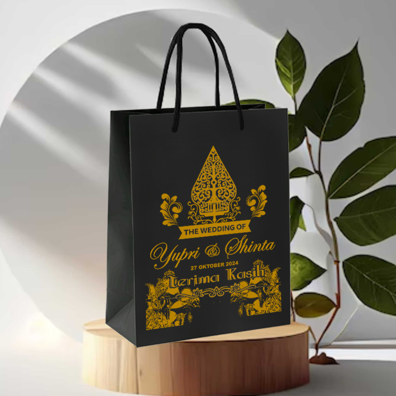 

Paperbag Hitam Sablon Ukuran 20x10x25 / Paperbag Sablon Hitam / Paperbag R7 Hitam / Tas Kertas / Paperbag Sablon Custom
