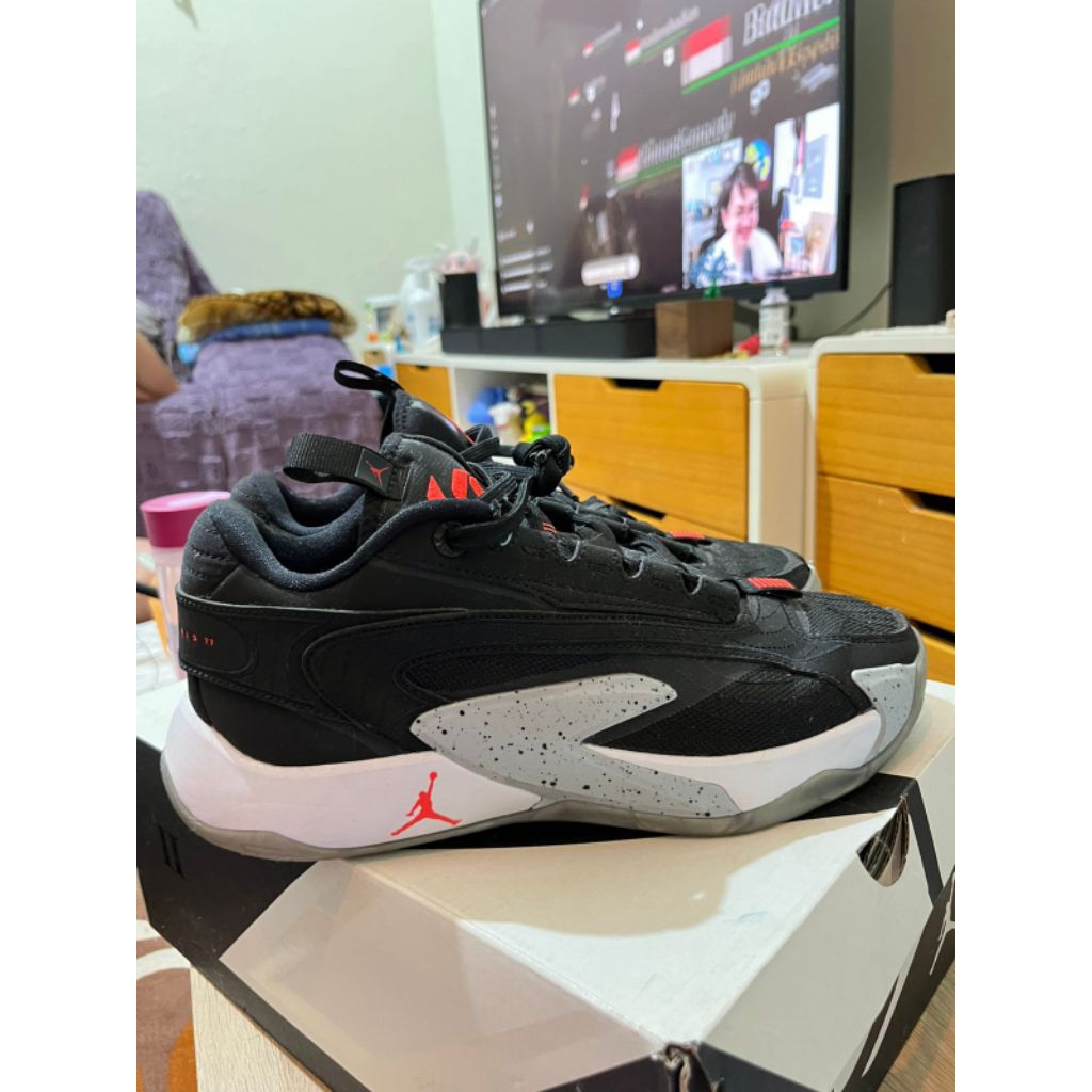 preloved Luka 2 Ukuran 42 Air Jordan