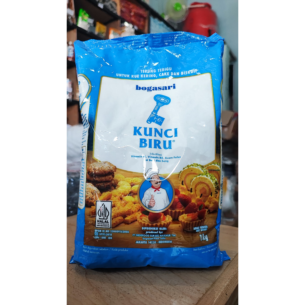 

Tepung Terigu Bogasari Kunci Biru 1000 GR / 1 KG