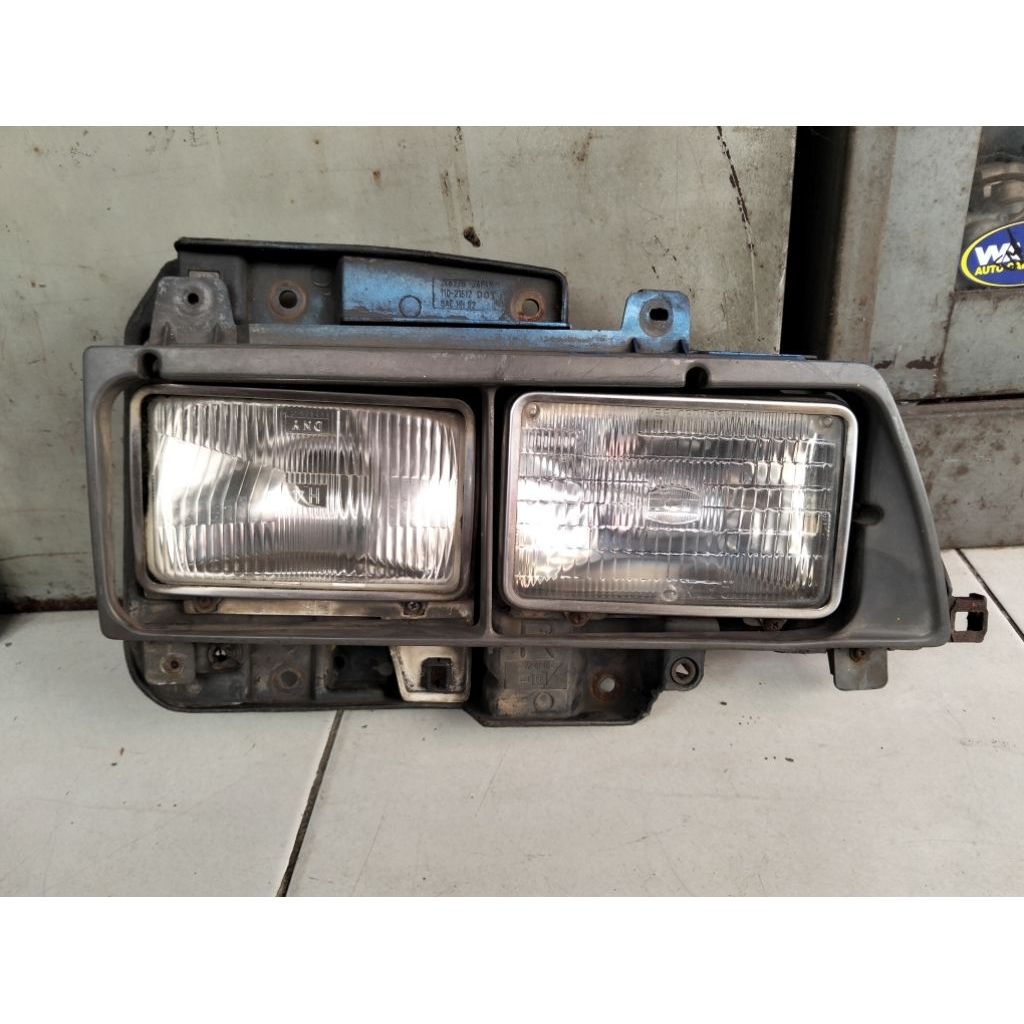 headlamp set batok lampu depan Isuzu elf kanan original