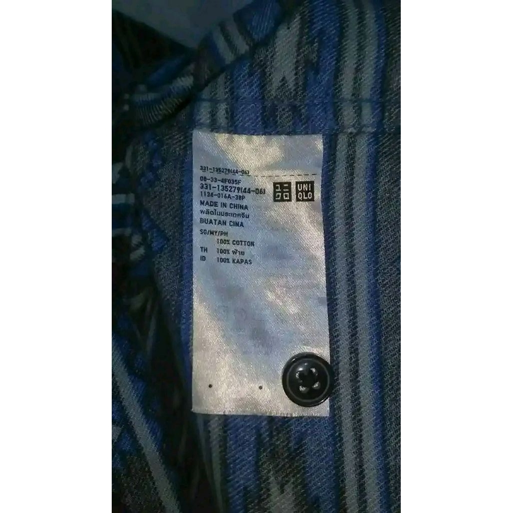Kemeja Uniqlo Navajo