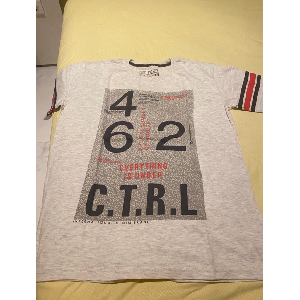 Atasan Kaos Red Point Unisex Obral [Preloved]