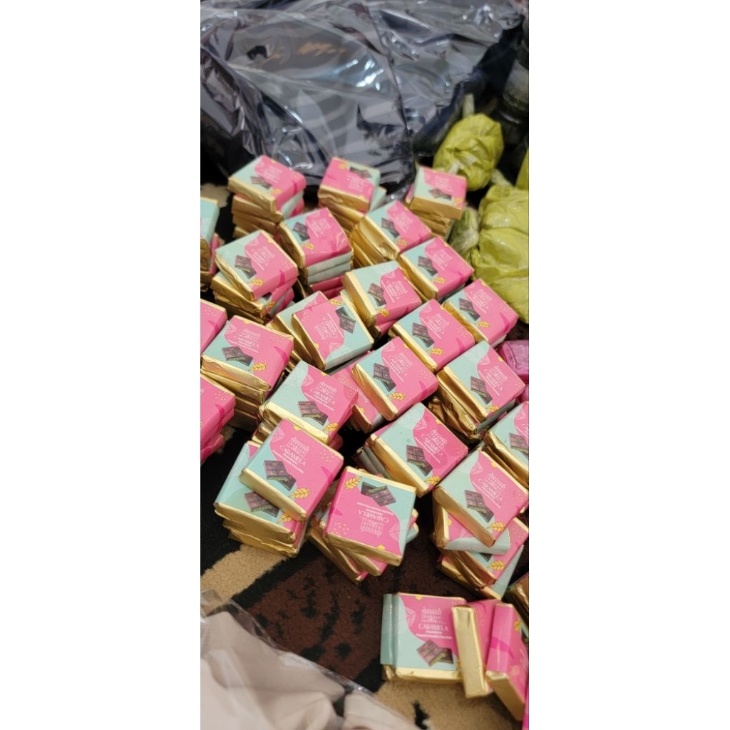

coklat dubai original saudi (5 pcs free 1 pcs berlaku kelipatan)