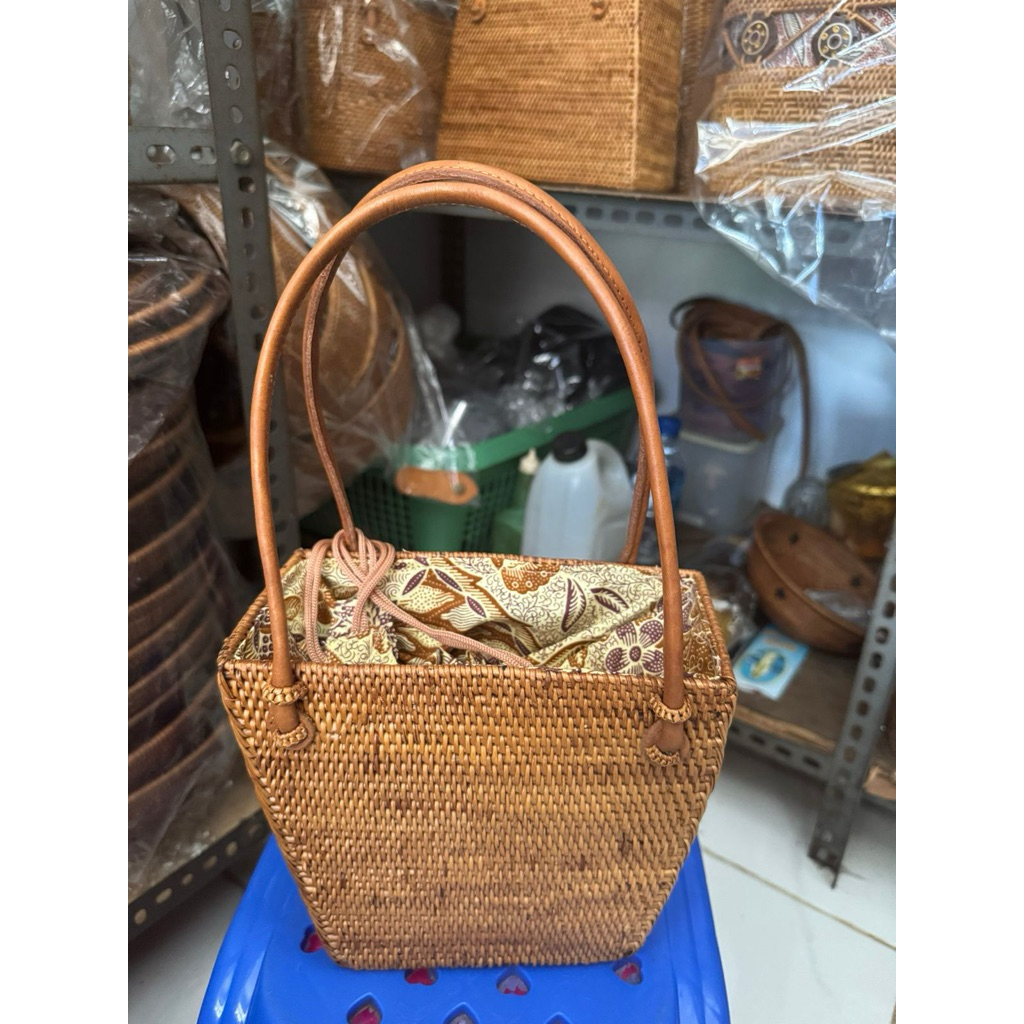 Tas kerajinan rotan