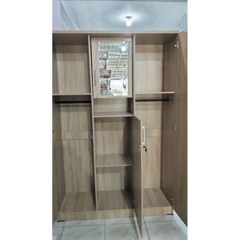 Lemari Partikel 3 pintu