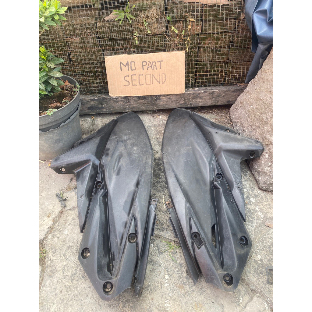 Cover sambungan body vario 125 old kzr original copotan / Sambungan tengah body belakang vario 125 o