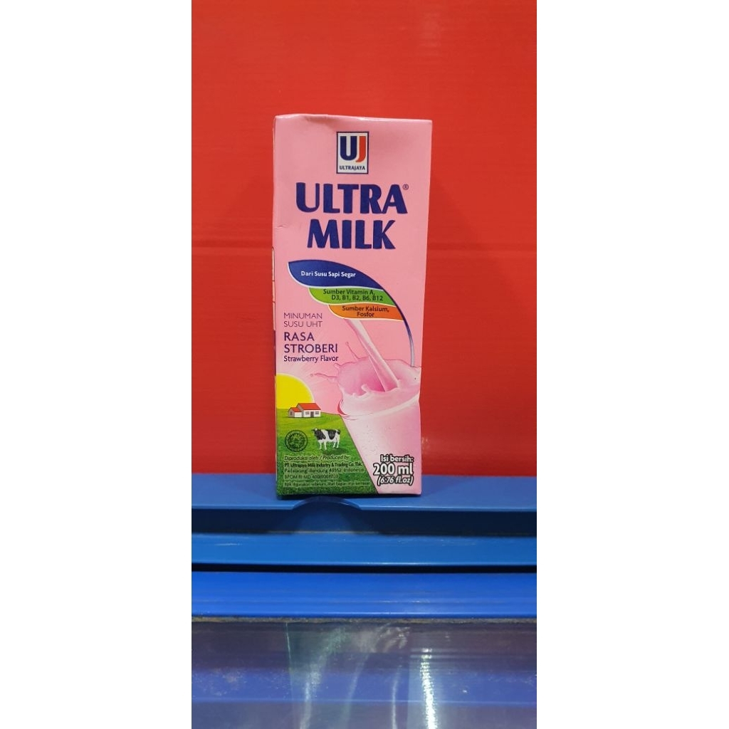 

Ultra Milk Minuman Susu UHT Rasa Stroberi 200ml