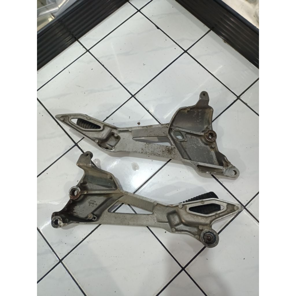 Footstep Megapro Primus Posteb Megapro