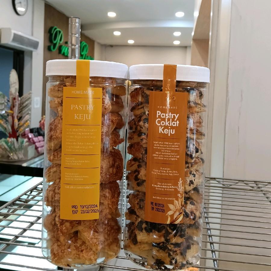 

PRIMARASA PASTRY KEJU /PASTRY COKLAT KEJU (tabung) OLEH OLEH MAKANAN BANDUNG