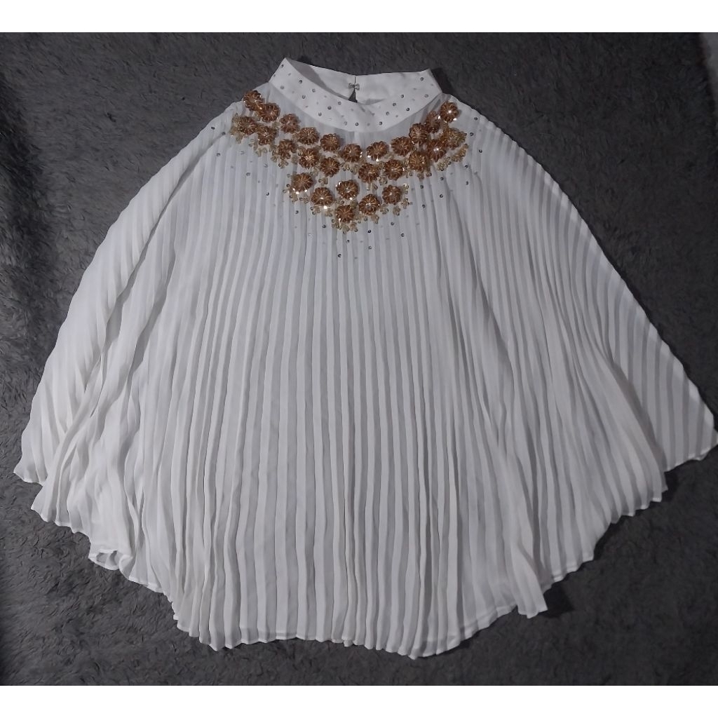 Blouse batwing plisket putih preloved