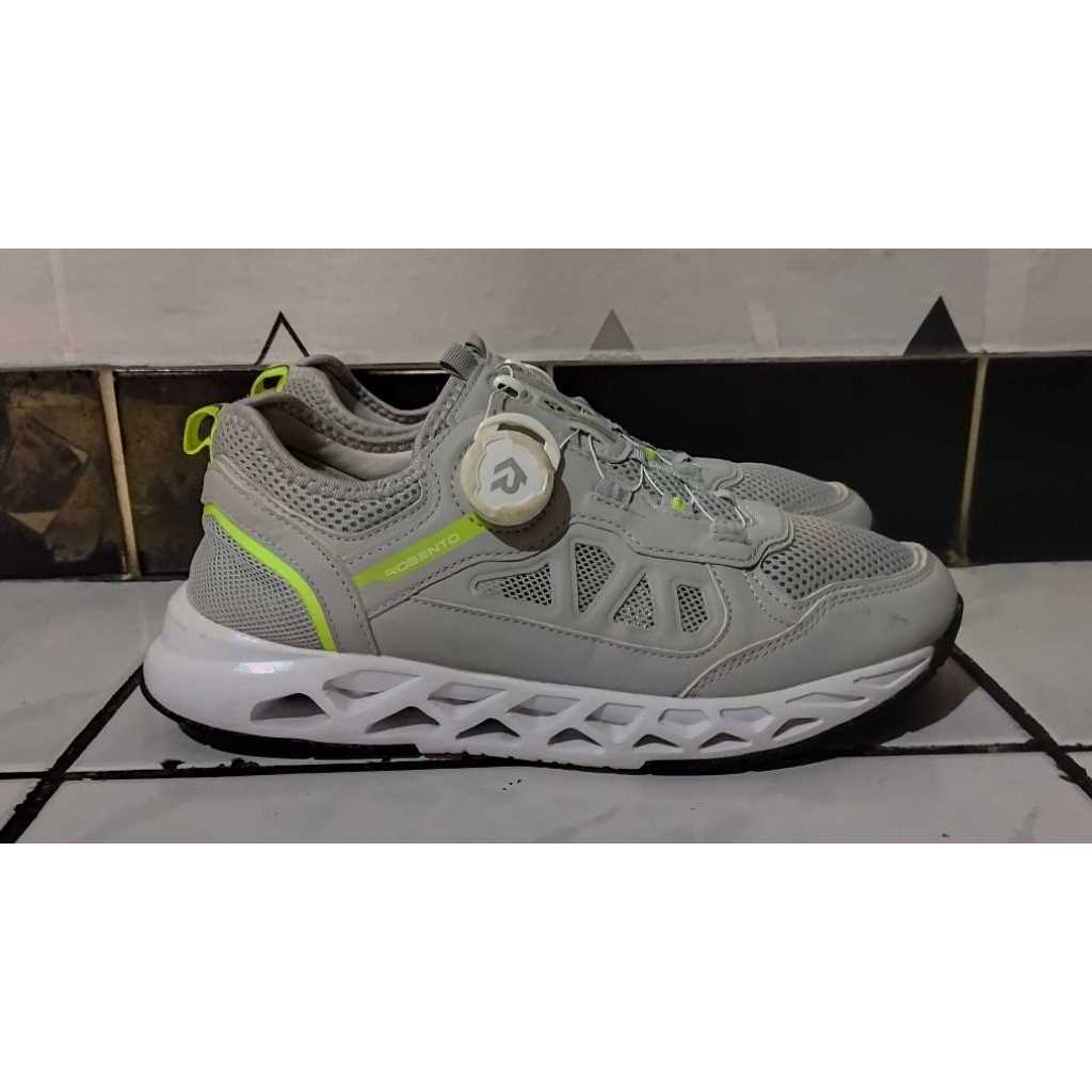 Sepatu Outdoor Running Rosento Boa System