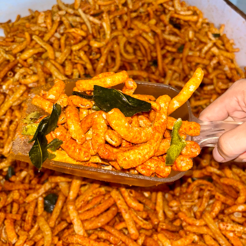 

Kerupuk Usus Pedas Daun Jeruk 500gram