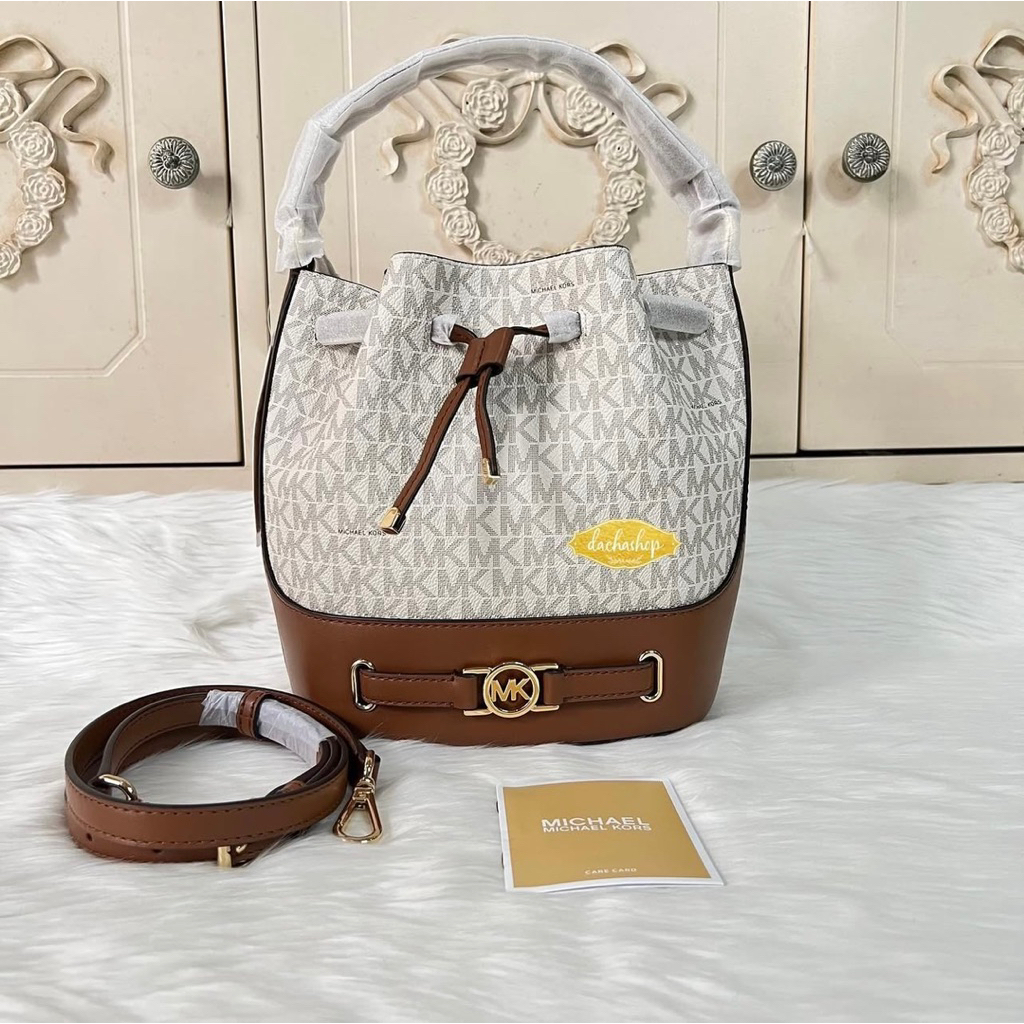 Tas MK Reed Medium Belted Bucket Bag Sign Vanilla