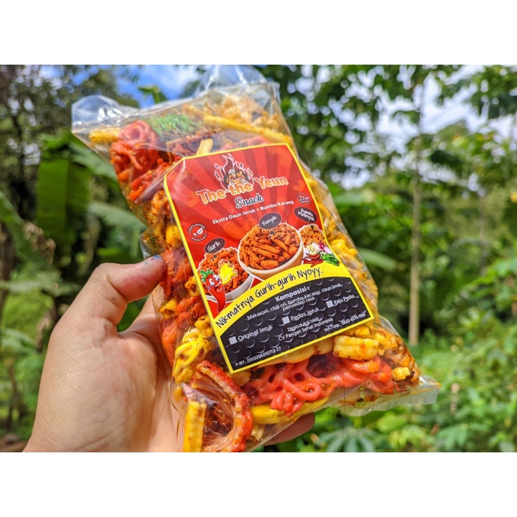 

SEBLAK KERUPUK CAMPUR Gurih Extra Pedas Daun Jeruk || Bumbu Kacang Melimpah || Kemasan 150 gram || THE-THE YEUN Snack Bandung || Halal