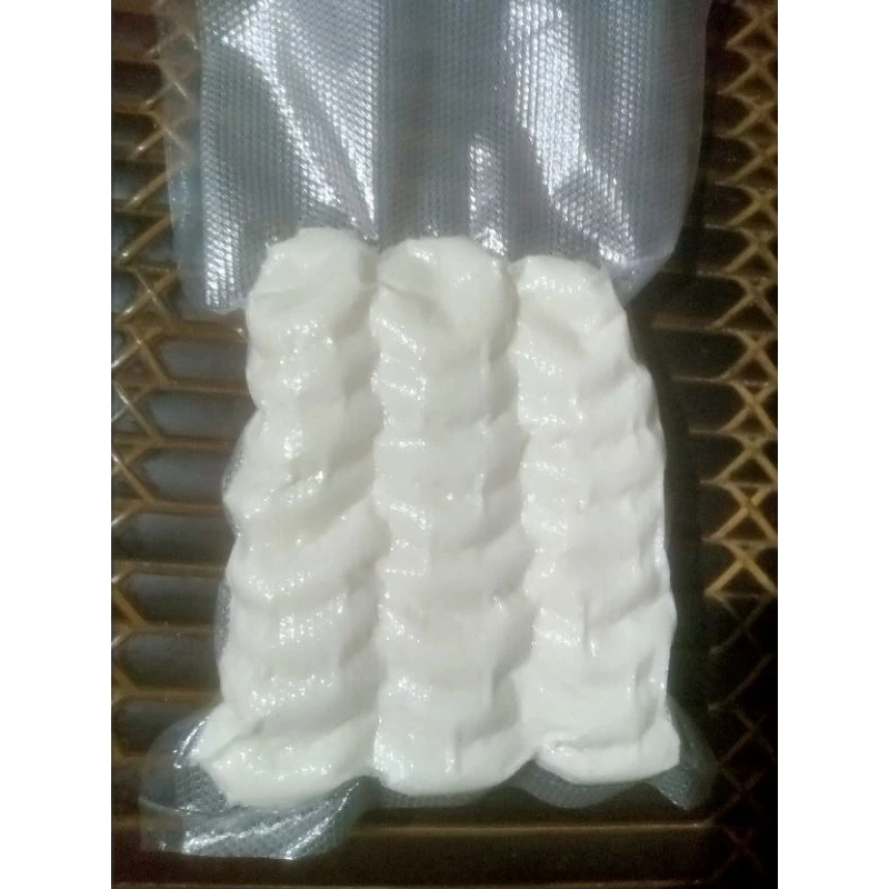 

Geblek / Binggel Dari Pati Singkong 250 Gr Vacum Pack Kenyal Tanpa Penghawet