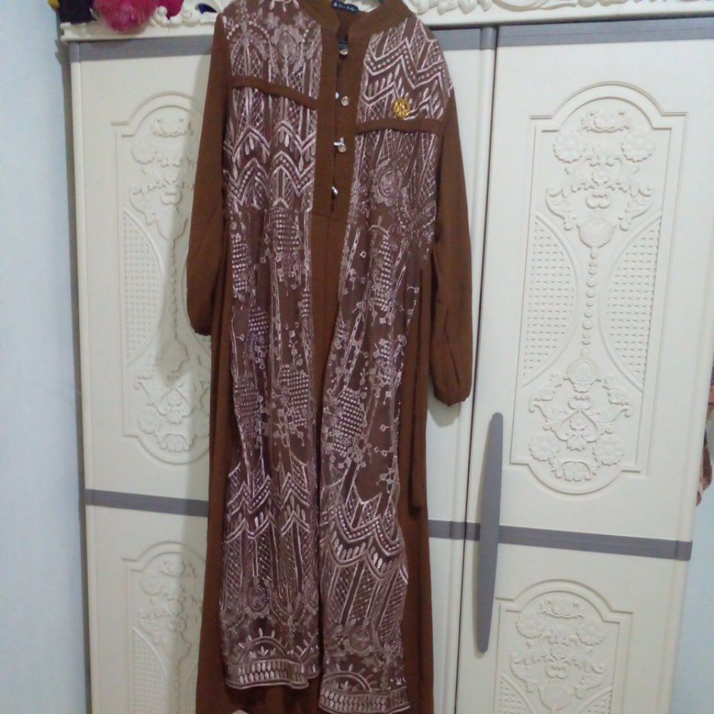 Gamis brukat coklat
