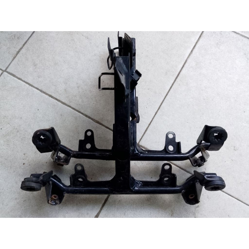Tanduk rusa CBR 250RR - Besi dudukan lampu depan CBR 250RR - Bracket lampu CBR 250RR Original