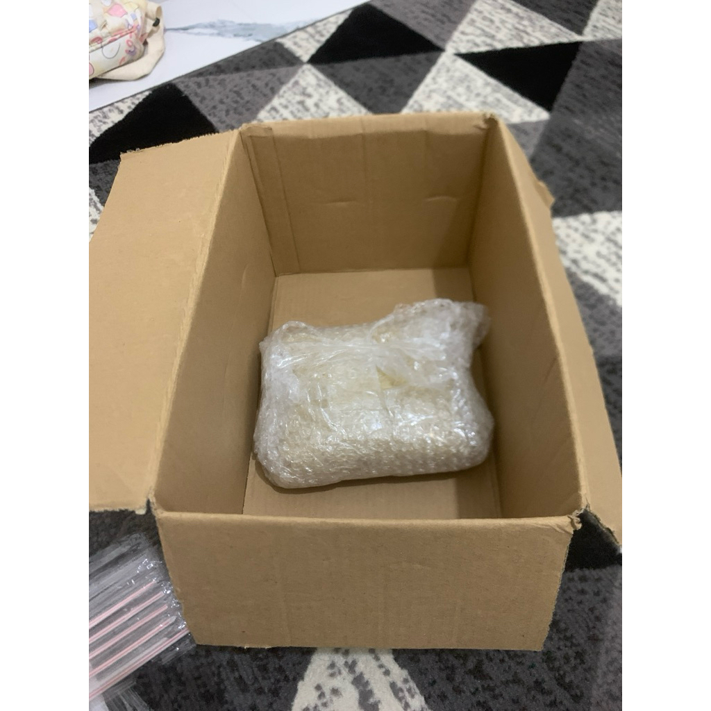 

packing kardus dan bubble wrap