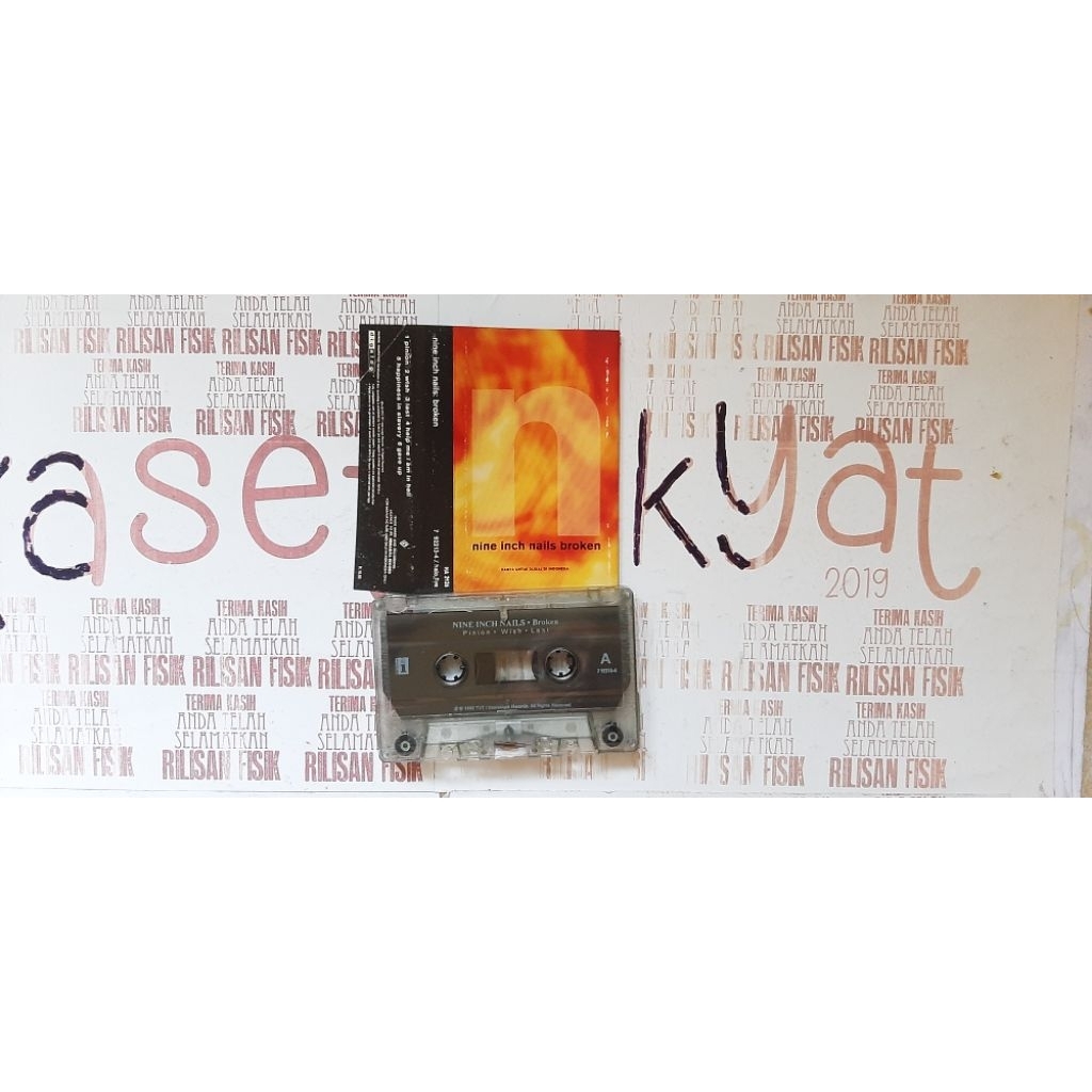 Kaset Pita Nine Inch Nails Broken
