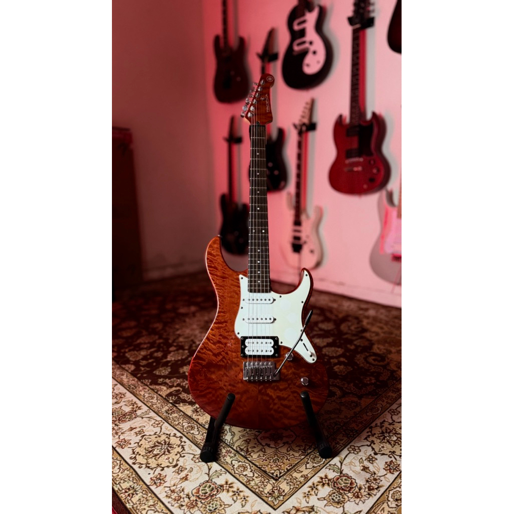 Yamaha Pacifica 212VQM