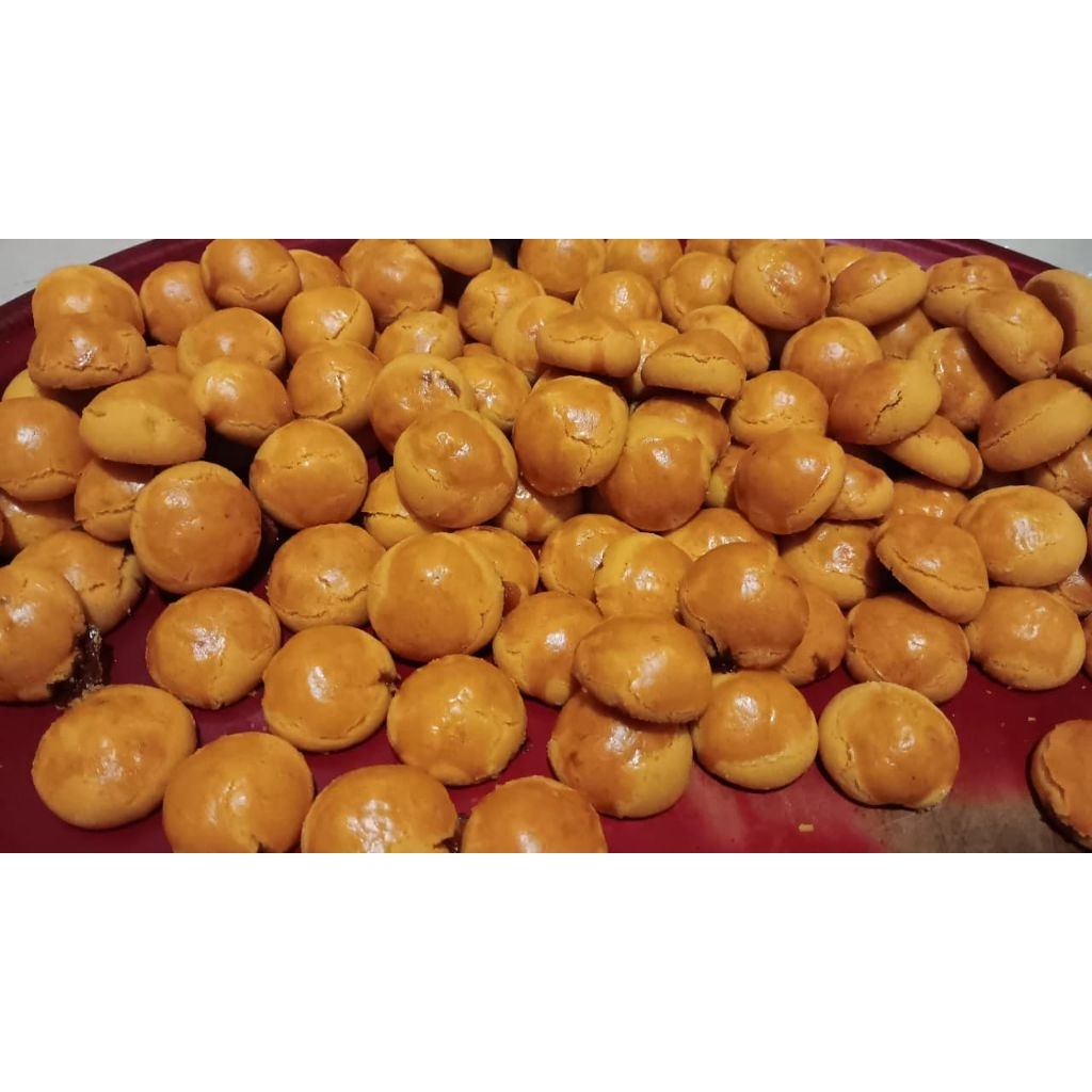 

Nastar selai Nanas kacang sembunyi keripik bawang kacang bawang kipik kaktus dan lain lain