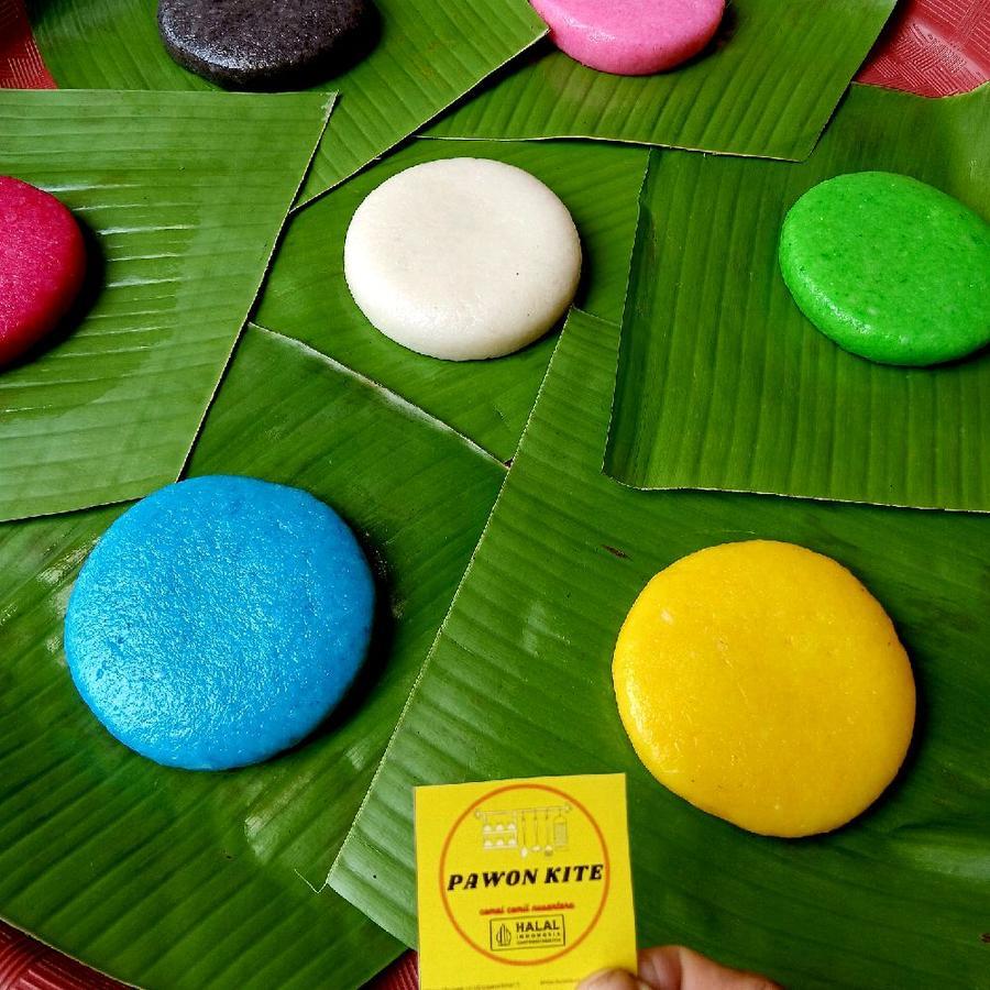 

Uli/ jadah 7 warna (Tedak Siten)