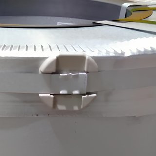 

Dudukan Klem Tali Strap Permukaan plat baja – Pelindung Clamp Coil Berkualitas Tinggi 10 x 10 cm Putih