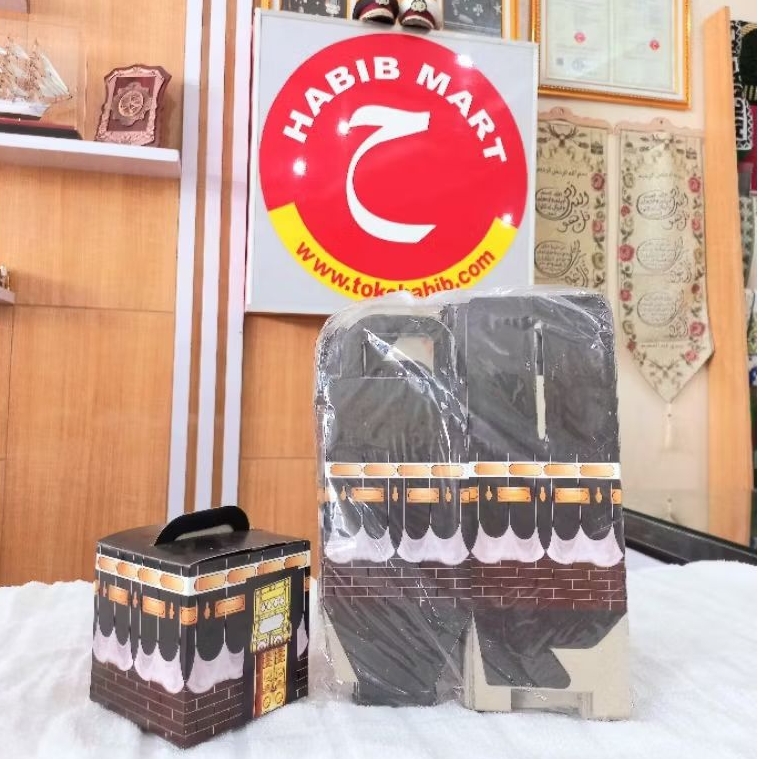 

Kotak Kemasan Ka'bah Eksklusif – Souvenir Haji & Umroh / Bingkisan Oleh-Oleh Islami