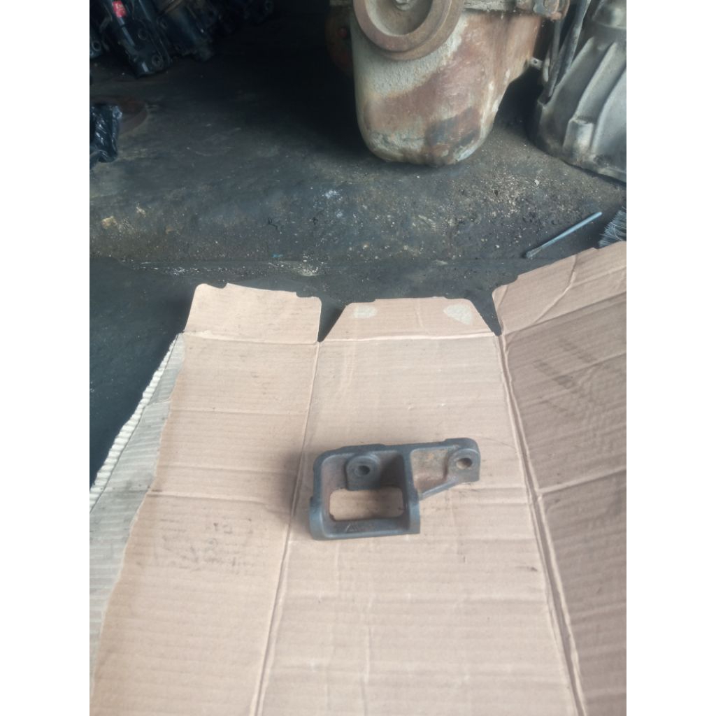 Breket Pegangan Dudukan Dinamo Ampere Alternator Toyota Kijang Super #ORIGINAL