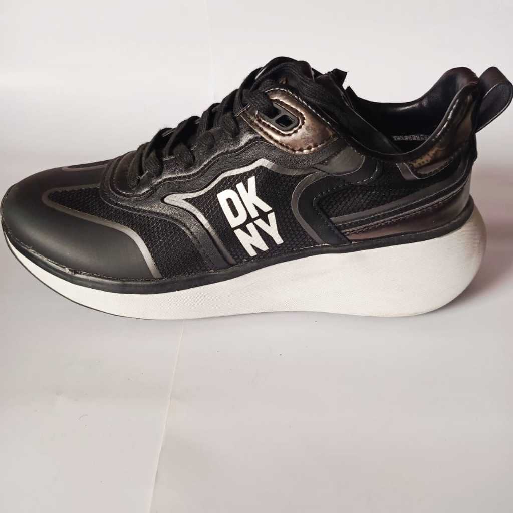 DKNY Black Snekers Shoes Preloved Ukuran 40,5 CM