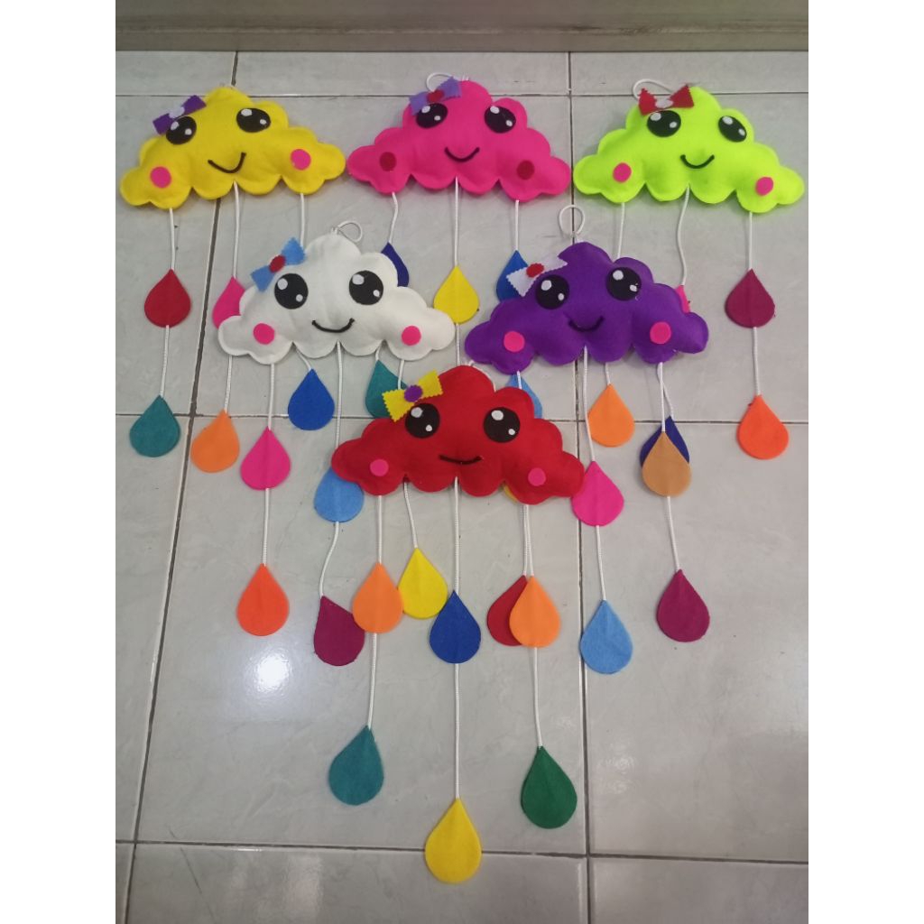 hiasan jendela awan-awan dari kain flanel