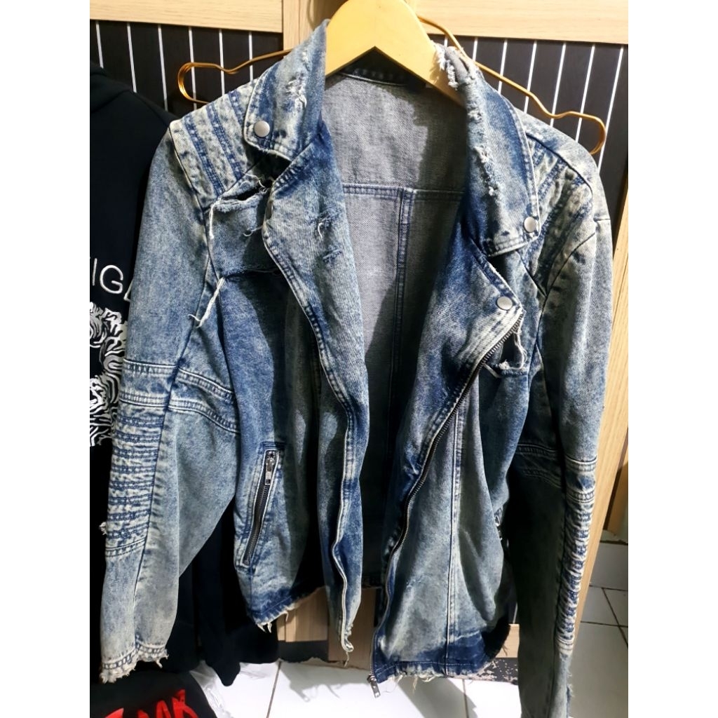 bikers denim jacket ripped preloved