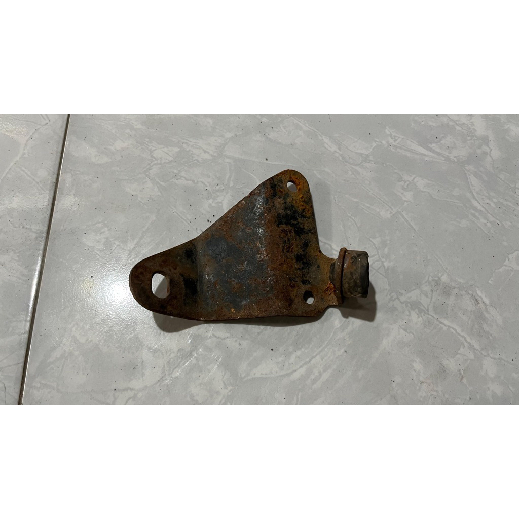 Breket Pangkon Besi Dudukan Knalpot Yamaha Vega R Lama ORI