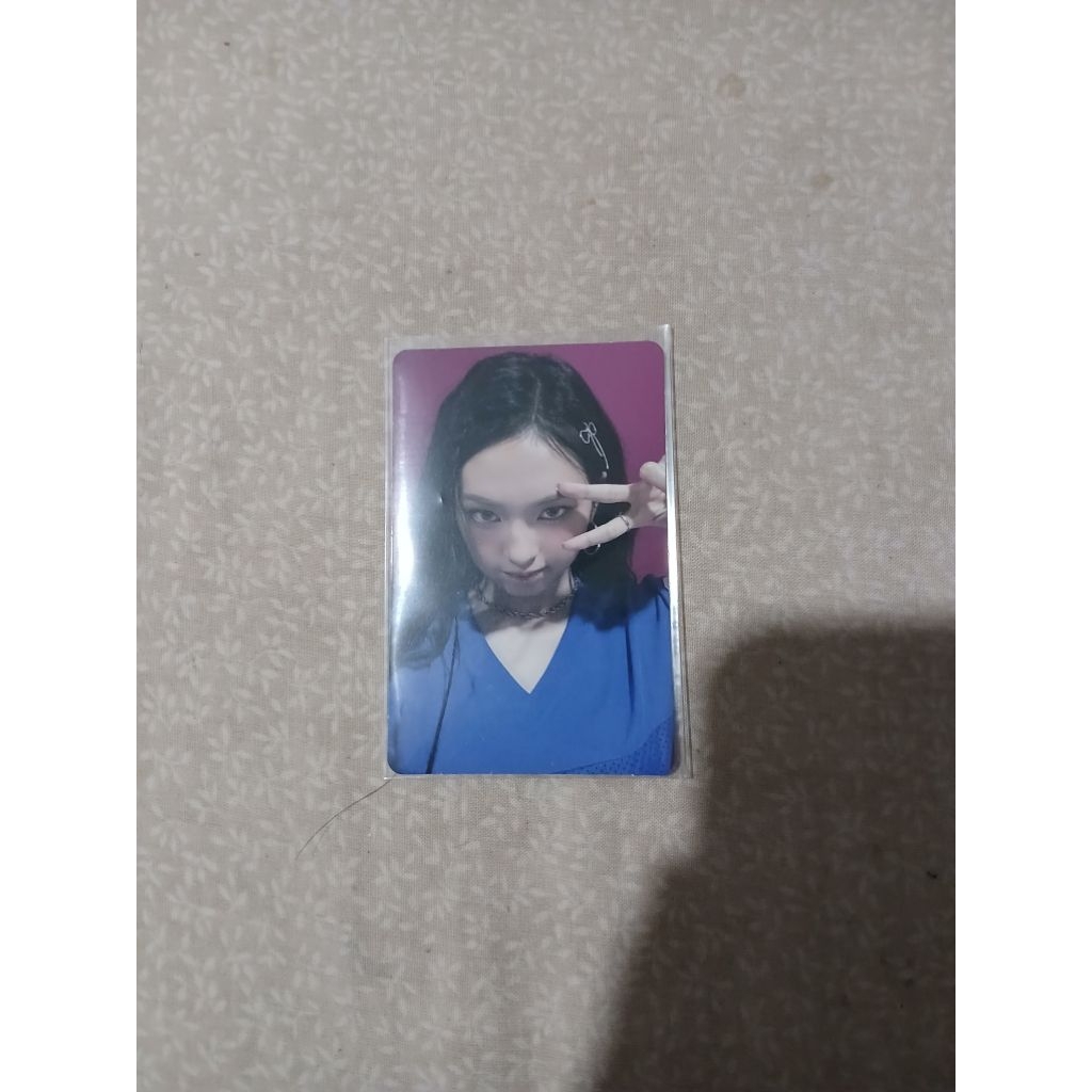 [OFFICIAL] CHIQUITA SIGNATURE JACKET PHOTOCARD