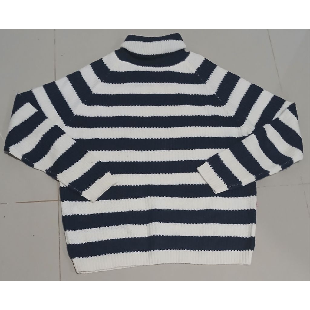 Three second crewneck rajut salur putih hitam LD sd 120 P  70