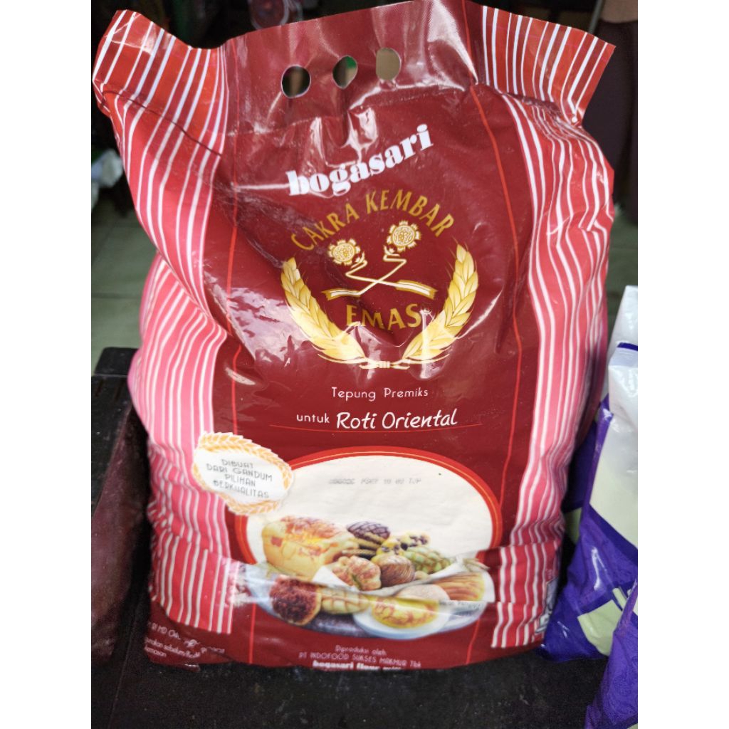 

TEPUNG PREMIKS CAKRA KEMBAR EMAS 5KG