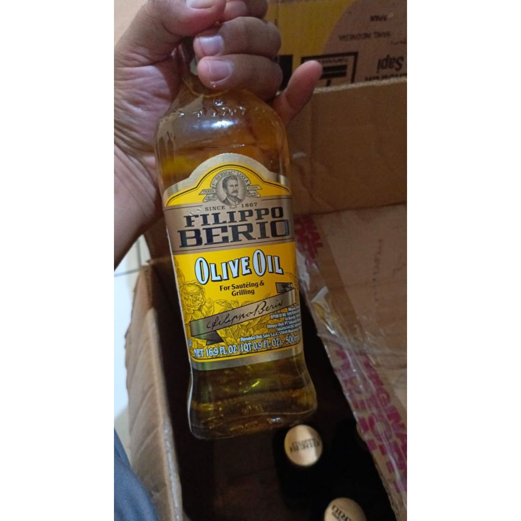 

Filippo Berio Extra Virgin Olive Oil dalam kemasan botol 500 ml.