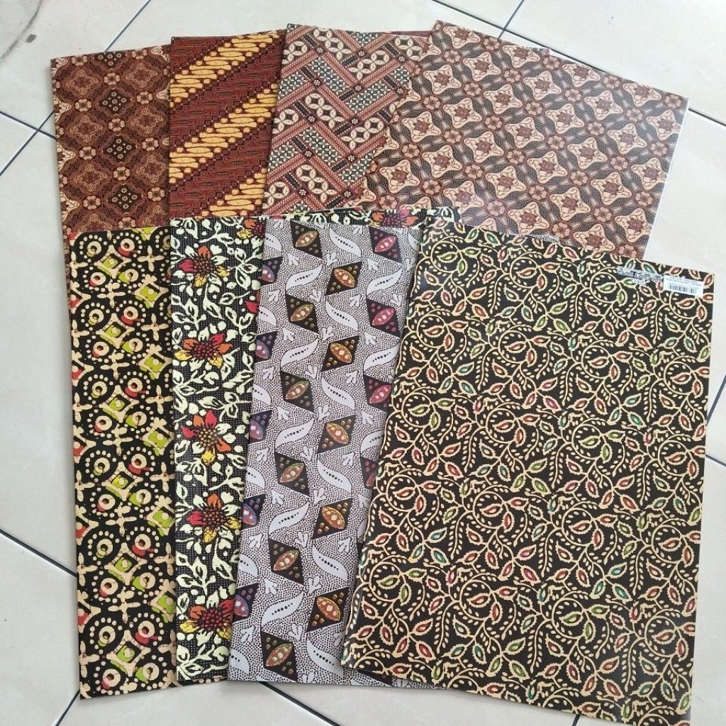 

KIKY Kertas Kado Batik Kiky Kertas Kado Motif Jumbo Kertas Bungkus Kado Kertas wrapping Kado