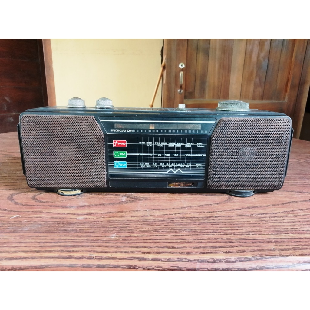 Radio kecil jadul, perlu servis anggap aja off